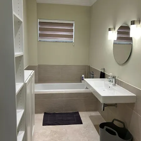 10 Mins To Valletta Modern Seaside Apartment