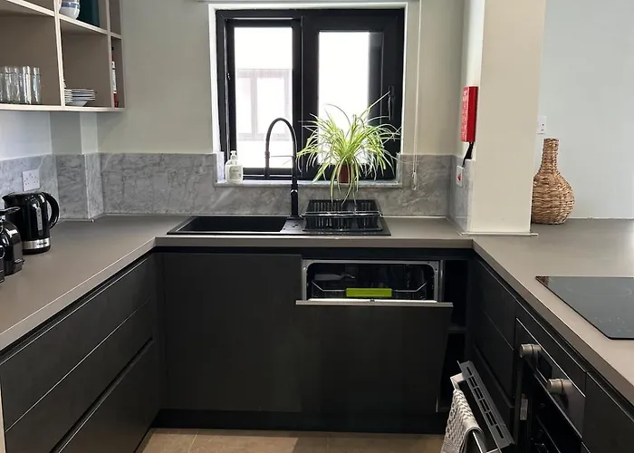 10 Mins To Valletta Modern Seaside Apartment